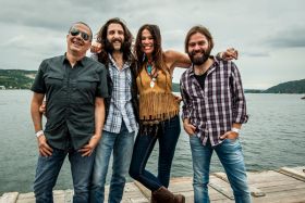 Elizabeth Lee & Cosmic Mojo